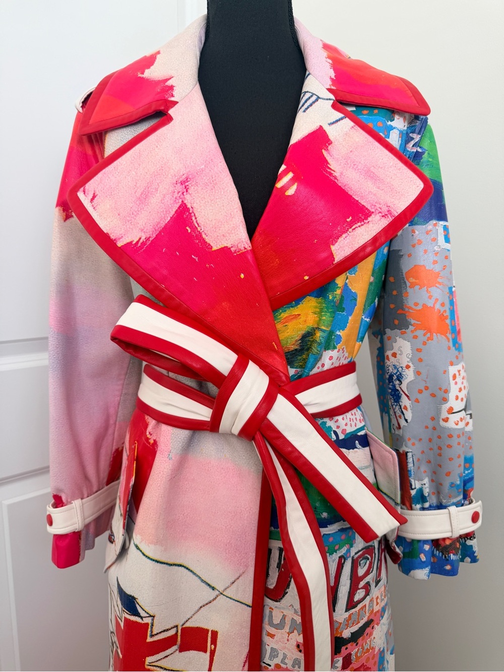 Alice + Olivia Jean Michel Basquiat Collab Vegan Leather Graffiti Trench Coat - Picture 7 of 12